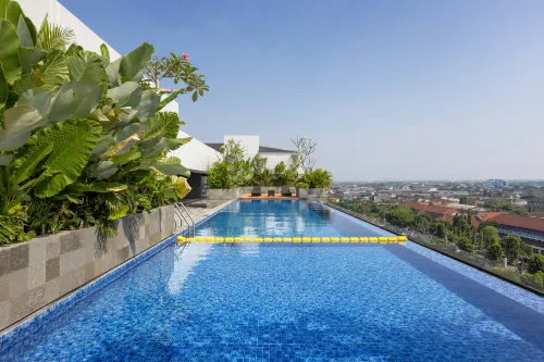 Oakwood Yogyakarta - สระว่ายน้ำแบบอินฟินิตี้