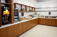 SpringHill Suites Green Bay - breakfast