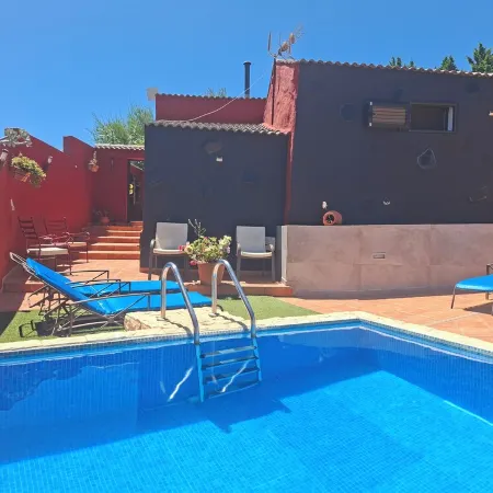 Wonderful Typical Canarian House with Outdoor Pool and Wifi in the Mountains.
