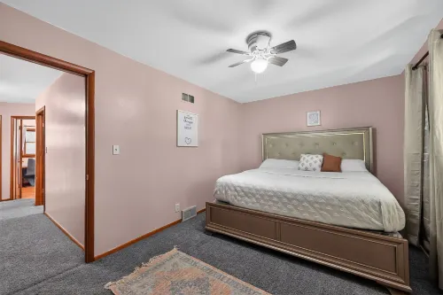 A Quiet Escape Minutes From Downtown Milwaukee 3 Bedroom Duplex - 4 estrellas