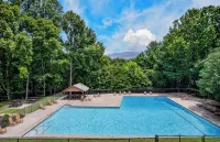 Easy Access •Mtn View• Hot Tub• Pool• Game Room• Porch• Wildlife•Minutes to Town - 4 estrellas