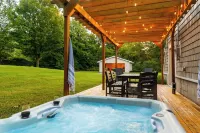Applewood Lodge: Private A-Frame with Hot Tub Near Saugatuck & Lake Michigan - 3-Star