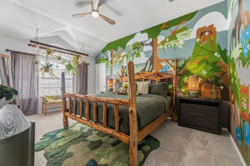 4 Themed Rooms 11 Min to Universal Kids - balcony