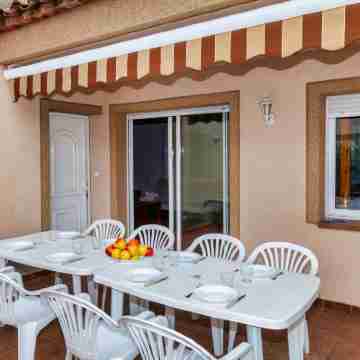 Villa Mimosa II Dining/Meeting Rooms