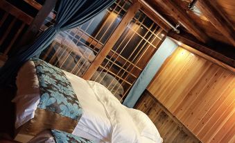 Qianhu Miao Village Yuyin Shanjian Homestay