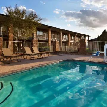 Super 8 by Wyndham Universal City
