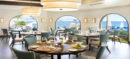 Oyster Bay Beach Resort Отели рядом с достопримечательностью «Dawn Beach»