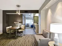 Embassy Suites by Hilton Charlotte Hotels near Executive Park