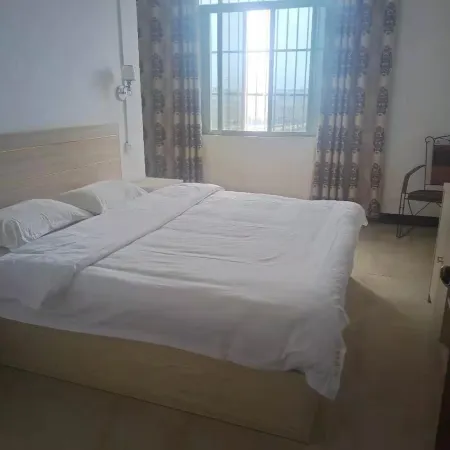 Huahui Hotel (Four Tang shop)