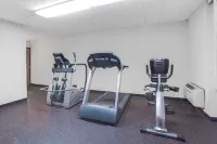 Days Inn by Wyndham Liberty - Gym