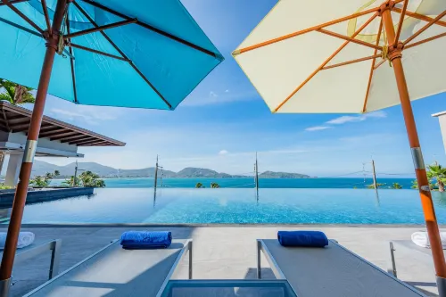 Oceanfront Beach Resort Hôtels à : Phuket