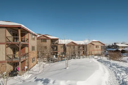 Bear Hollow Village by All Seasons Resort Lodging Отели в г. Силвер Саммит