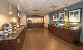 Hampton Inn & Suites Dayton-Airport