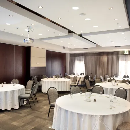 DoubleTree by Hilton Cape Town - Upper Eastside Отели рядом с достопримечательностью «Grand Parade»