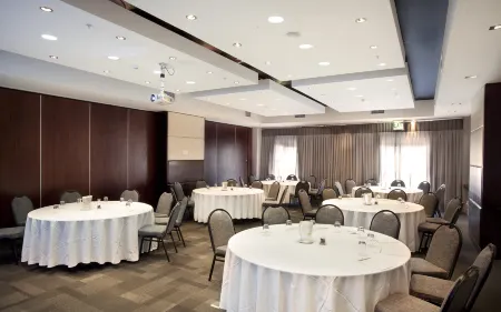 DoubleTree by Hilton Cape Town - Upper Eastside Отели рядом с достопримечательностью «Devil's Peak»