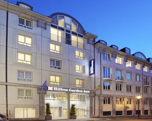 Hampton by Hilton Astana Triumphal Arch - ที่มีที่จอดรถ