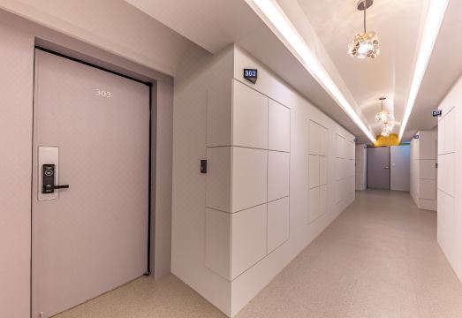 충주 숙소 내부 비교 사진