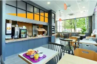B&B Hotel Lille Roubaix Campus Gare Hotels in Roubaix