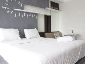 Modern & Contemporary Studio At Beverly Dago Apartment Near Itb