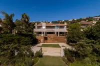 Sunrise Bay Self Catering Hotels near Beacon Island