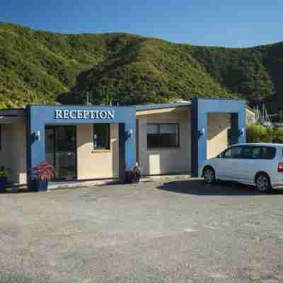 Bay Vista Waterfront Motel Hotel Exterior