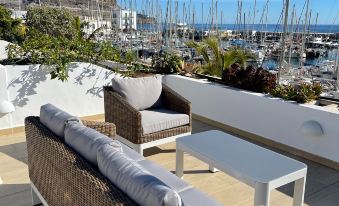 Frontline Marina Apartment with Private Roofterrace and Seaview by El Sirocco