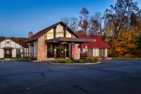 Red Roof Inn & Suites Hazleton Hotels in Sugarloaf Township