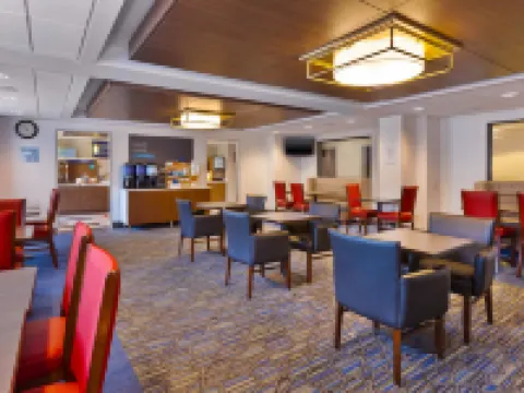 Holiday Inn Express WALDORF by IHG ウォルドーフのホテル