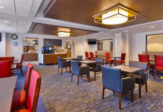 홀리데이 인 익스프레스 - 월도프