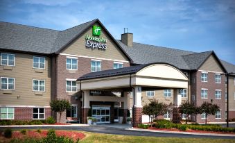 Holiday Inn Express & Suites Green Bay East