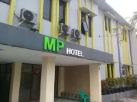 MP Hotel Purwakarta Hotel dekat Karya Tani