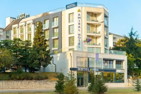Amiral Hotel Отели рядом с достопримечательностью «Приморский парк»
