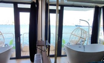 Un Rêve Sur l'Eau...Maison Flottante Avec Jacuzzi