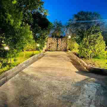 Plastic Bottles House Hotel Exterior