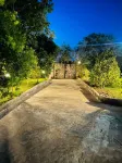 Plastic Bottles House Hotel a 