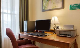 Country Inn & Suites by Radisson, Nevada, MO