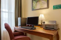 Country Inn & Suites by Radisson, Nevada, MO