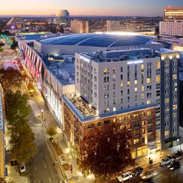 Hyatt Centric Downtown Sacramento Отели рядом с достопримечательностью «Капитол Парк»