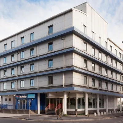 Travelodge Reading Central Hotels near Reading College