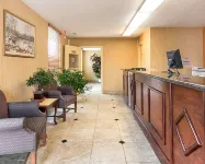 Red Carpet Inn Quantico فنادق في Triangle