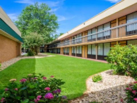 Quality Inn Roanoke Airport Hotels in Roanoke