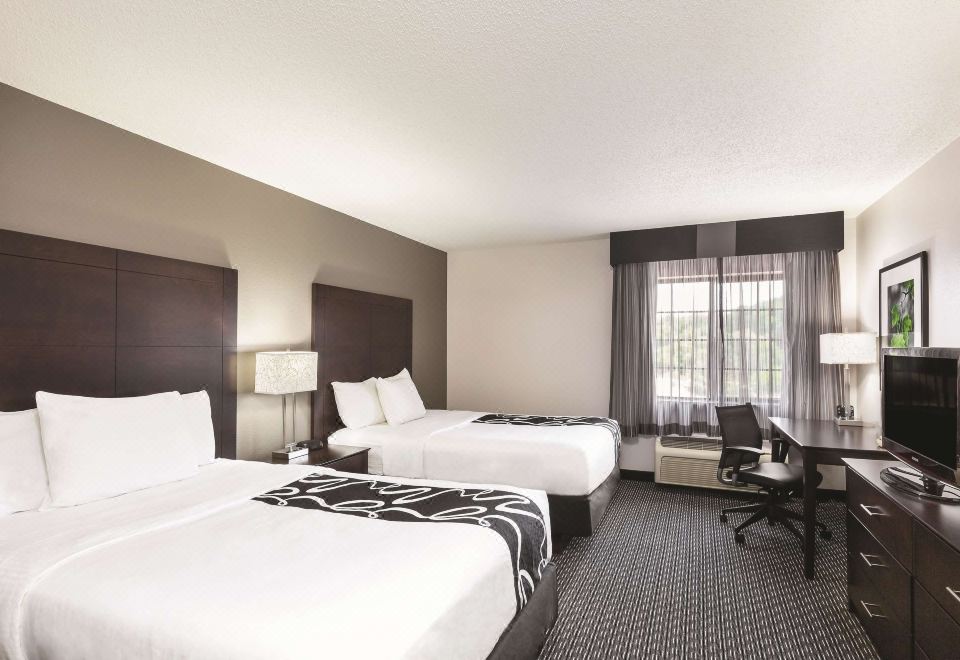 1. 라 퀸타 인 &..