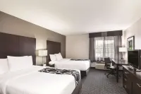 La Quinta Inn & Suites by Wyndham Milwaukee Delafield Hotels in Delafield
