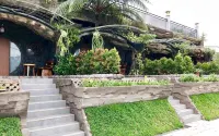 Seruni Hotel Hobbit House Hotels near Curug love