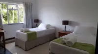 Bambous River Lodge - Parkplatz