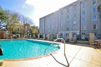 Hampton Inn Charleston-Historic District - Pools