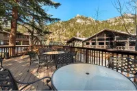 Nicky's Resort - parking