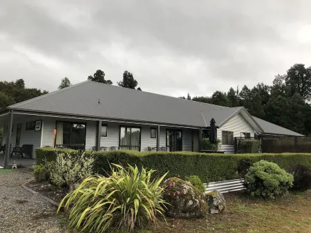 Lake Brunner Longhouse