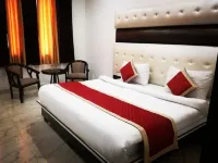 Hotel Dhanraj Palace