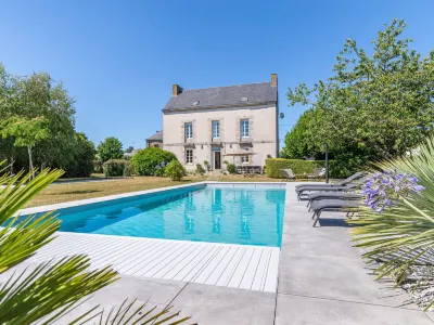 La Maison des Frères Hôtels à proximité de : La Vallée De Pontcallec